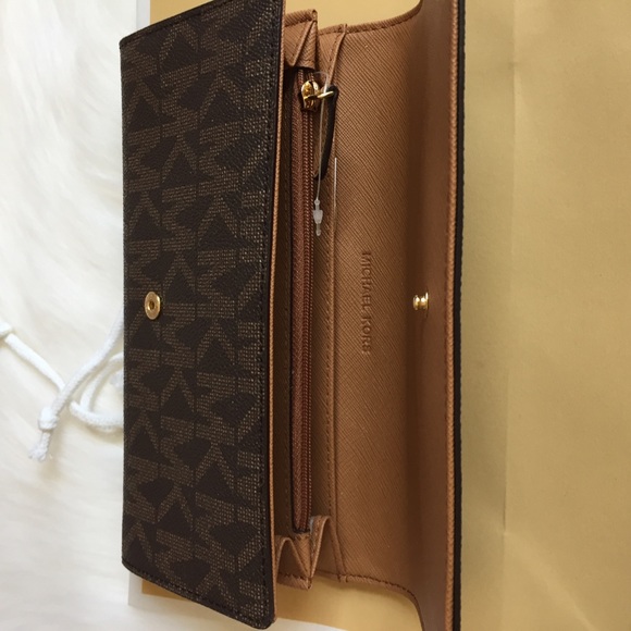 Michael Kors LARGE carryall brown acorn wallet - Picture 3 of 8